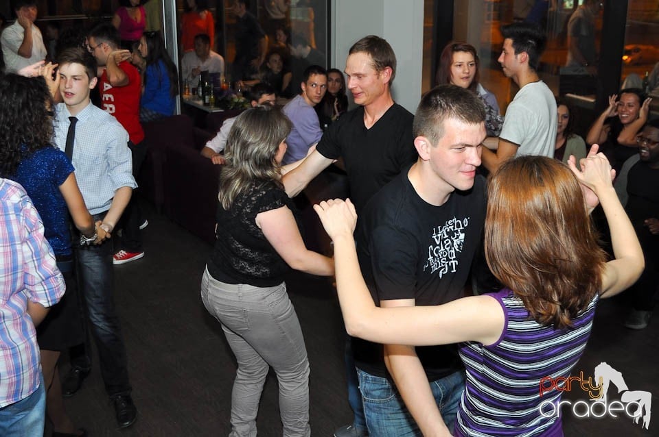 Seară de dans în Blondy's Art Café, 