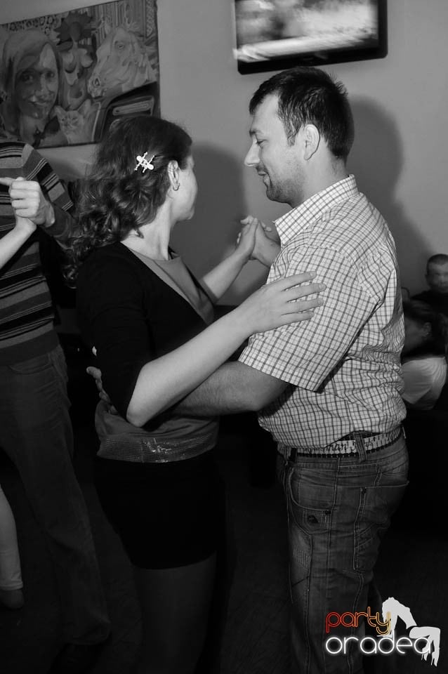 Seară de dans în Blondy's Art Café, 