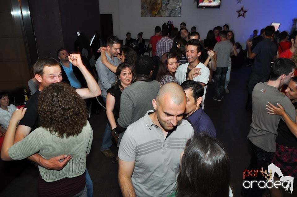 Seară de dans în Blondy's Art Café, 