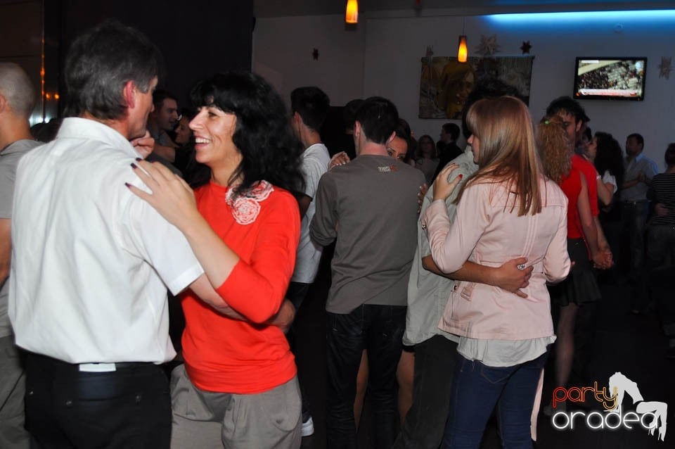 Seară de dans în Blondy's Art Café, 