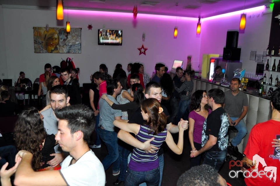 Seară de dans în Blondy's Art Café, 