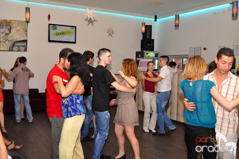 Seară de dans în Blondy's Art Café, 