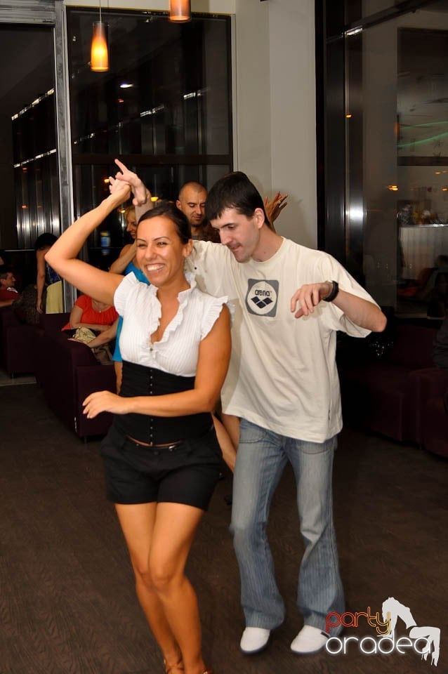 Seară de dans în Blondy's Art Café, 