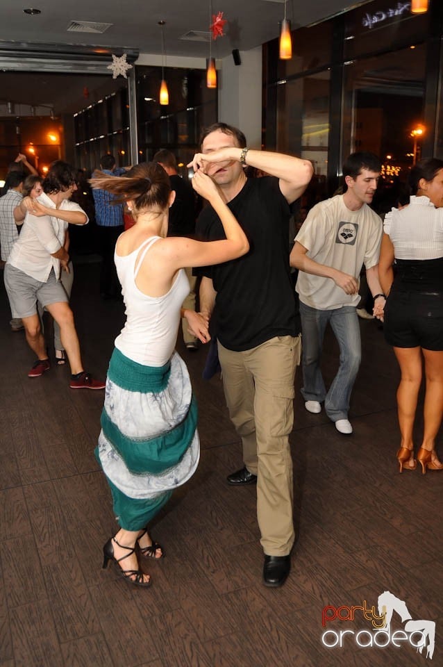 Seară de dans în Blondy's Art Café, 