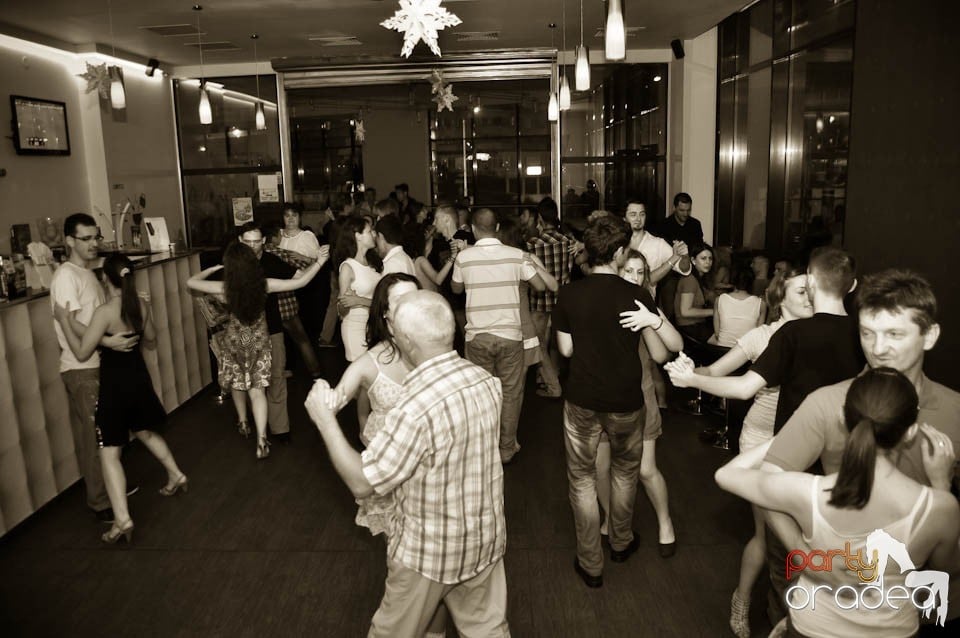Seară de dans în Blondy's Art Café, 