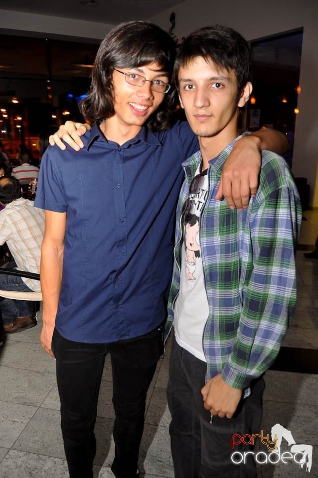 Seară de dans în Blondy's Art Café, 