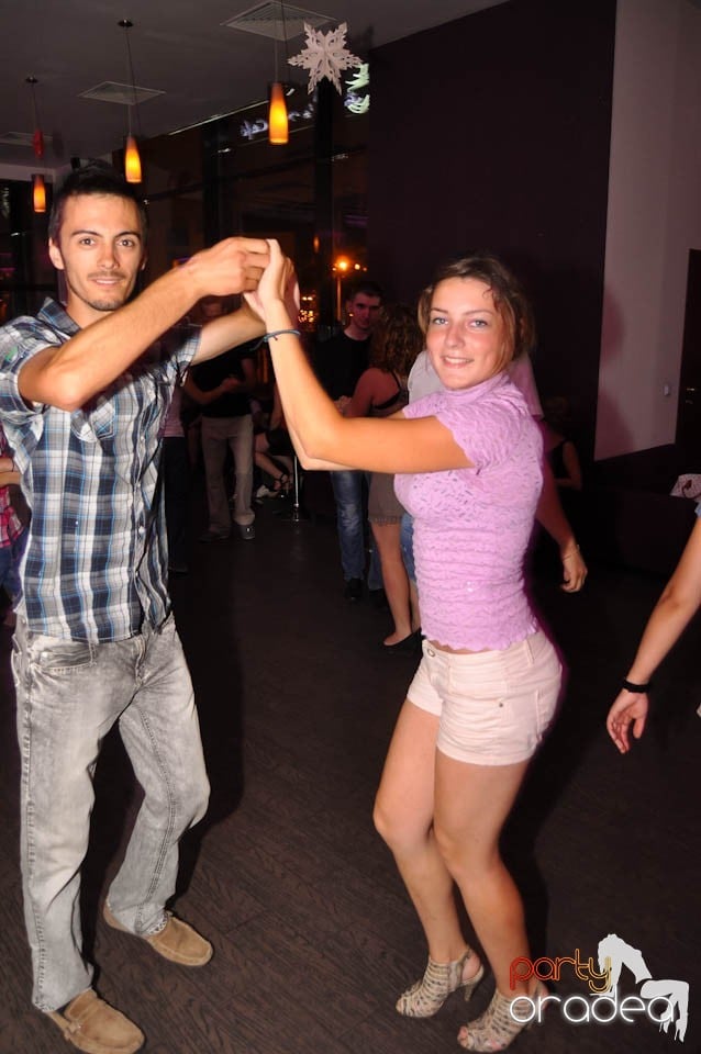 Seară de dans în Blondy's Art Café, 