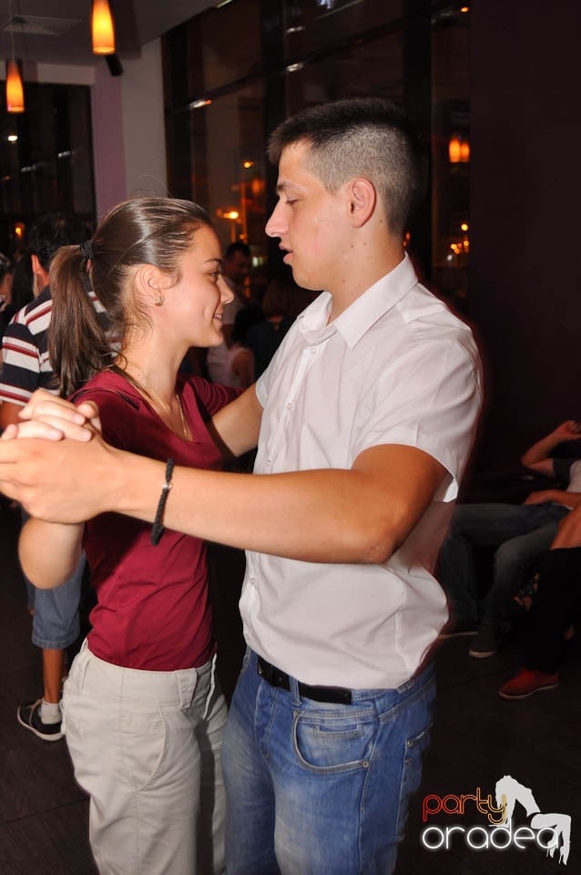 Seară de dans în Blondy's Art Café, 