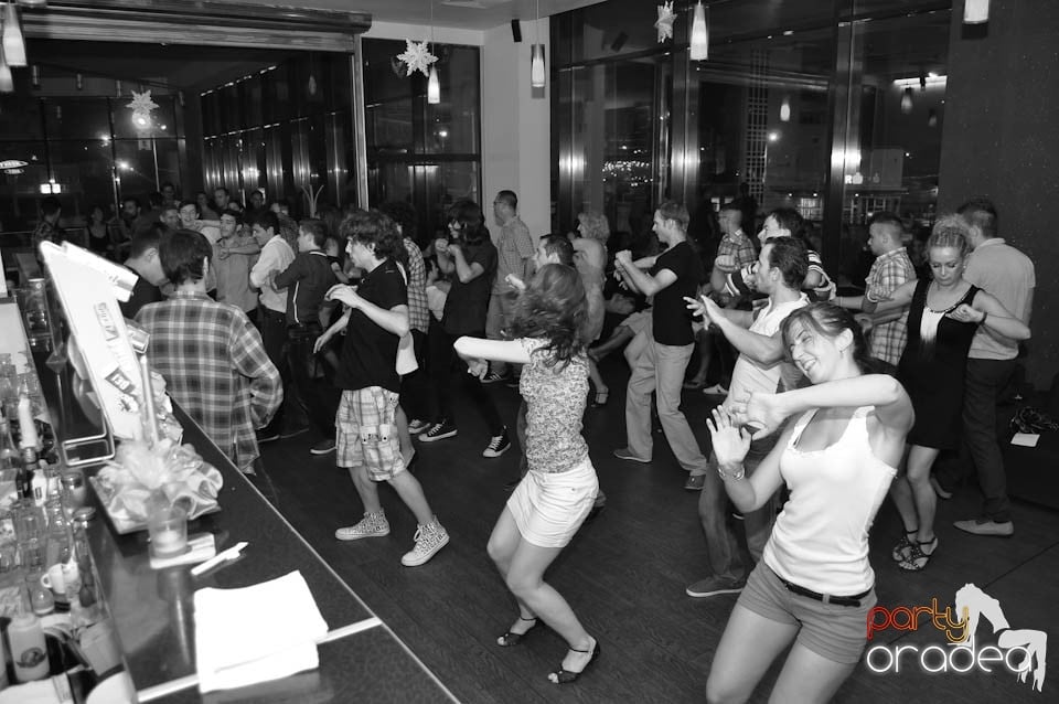 Seară de dans în Blondy's Art Café, 