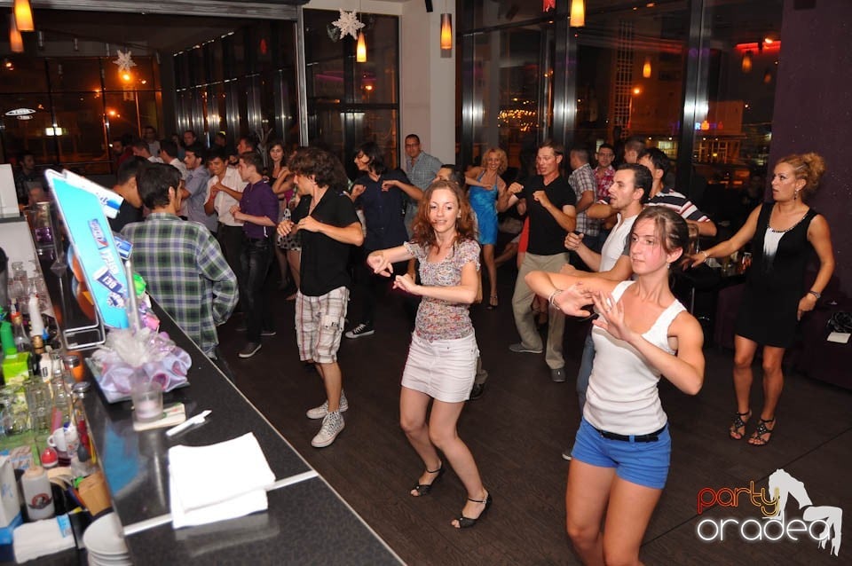 Seară de dans în Blondy's Art Café, 