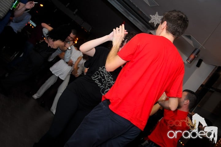 Seară de dans în Blondy's Art Café, 