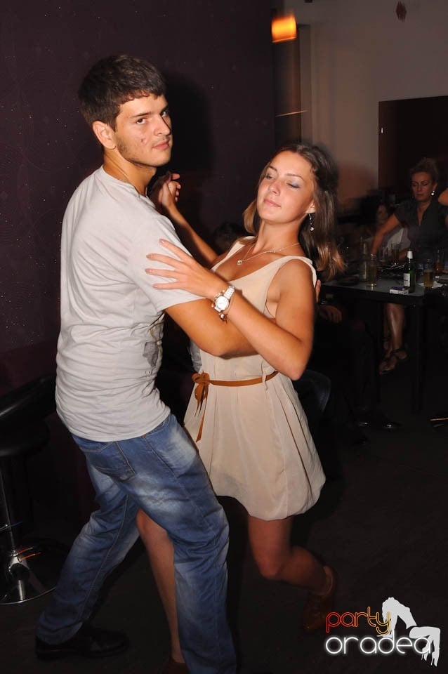 Seară de dans în Blondy's Art Café, 