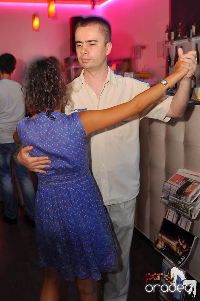 Seară de dans în Blondy's Art Café, 