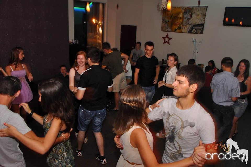 Seară de dans în Blondy's Art Café, 