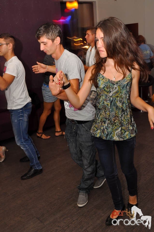 Seară de dans în Blondy's Art Café, 