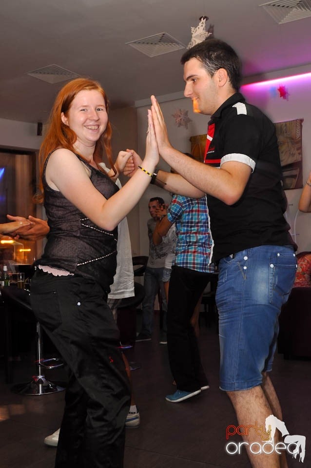 Seară de dans în Blondy's Art Café, 