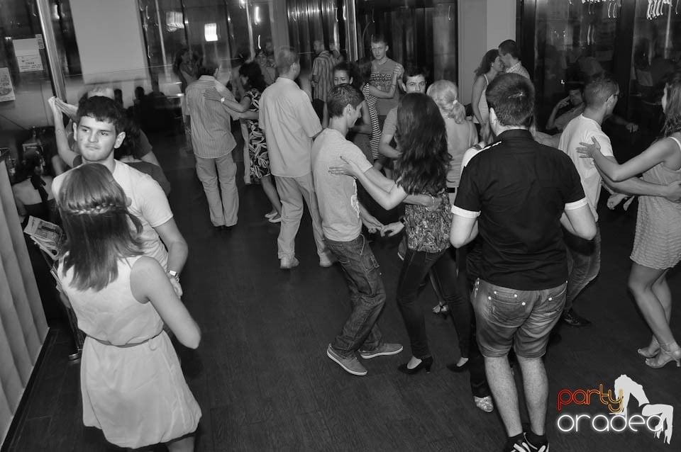 Seară de dans în Blondy's Art Café, 