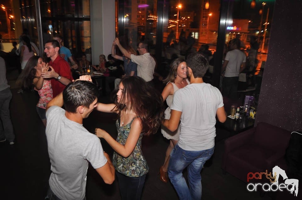 Seară de dans în Blondy's Art Café,
