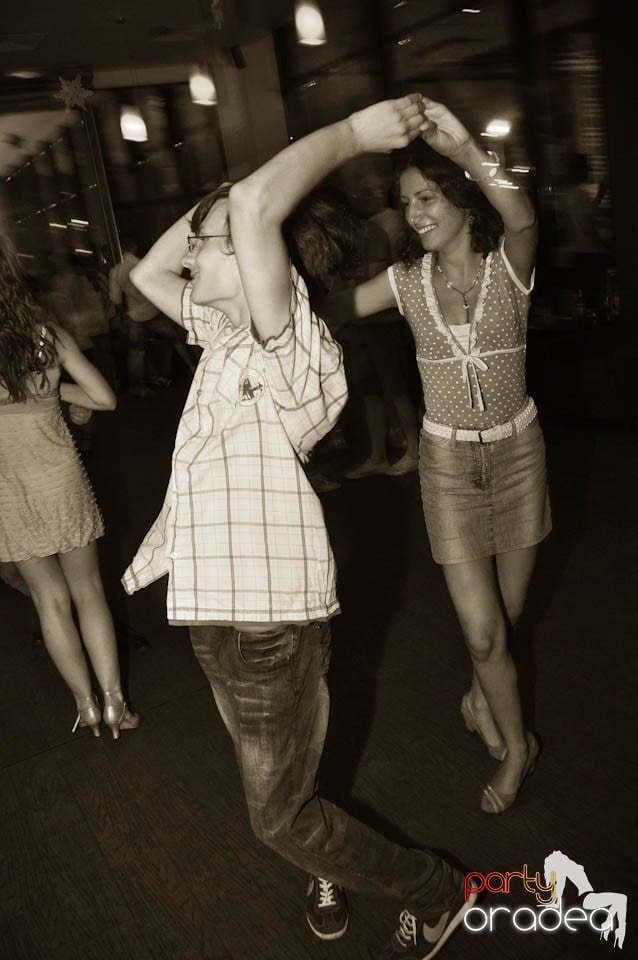 Seară de dans în Blondy's Art Café, 