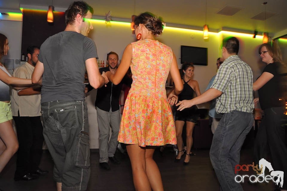 Seară de dans în Blondy's Art Café, 