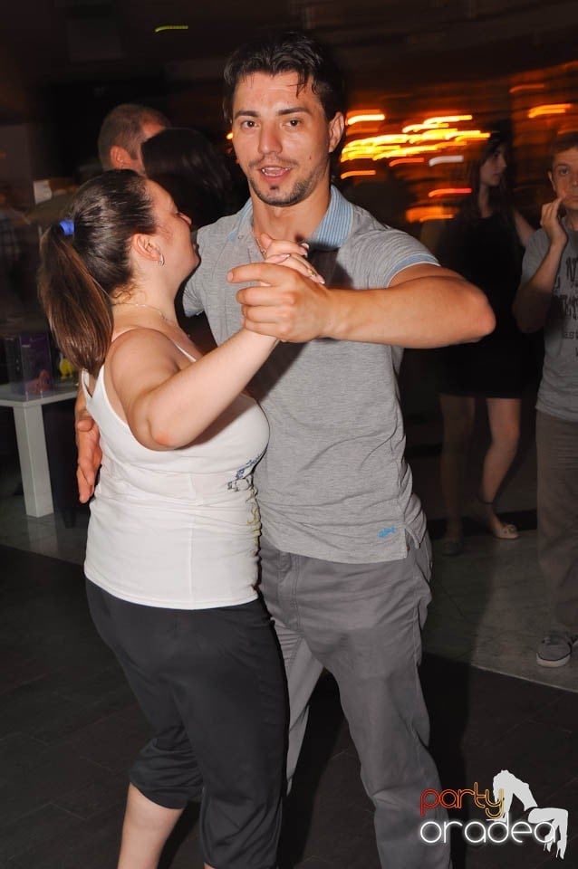 Seară de dans în Blondy's Art Café, 