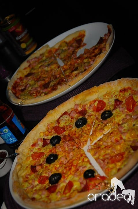 Seară de dans în Blondy's Art Café, 