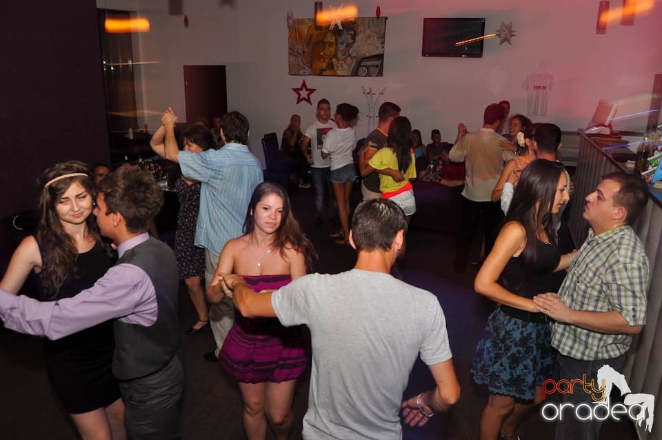 Seară de dans în Blondy's Art Café, 