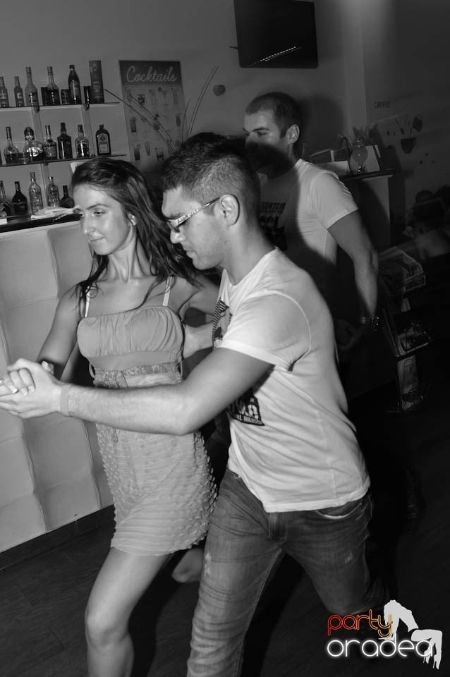 Seară de dans în Blondy's Art Café, 