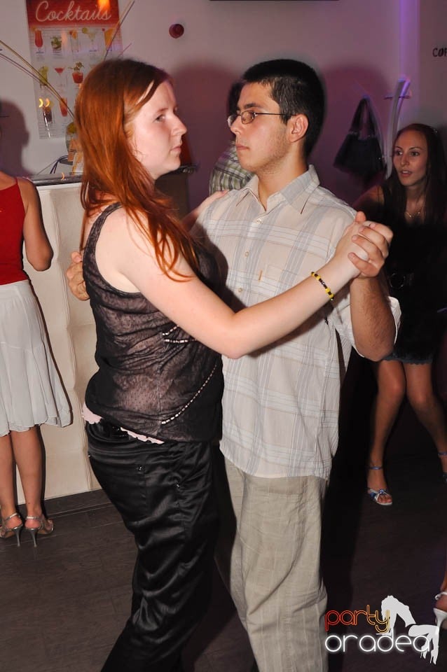 Seară de dans în Blondy's Art Café, 