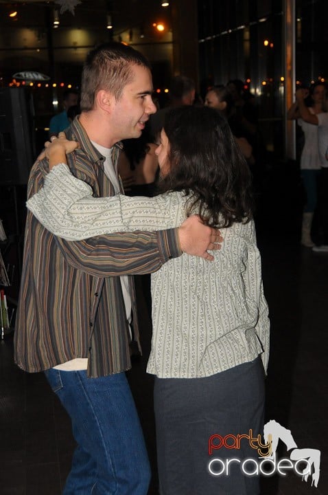 Seară de dans în Blondy's Art Café, 