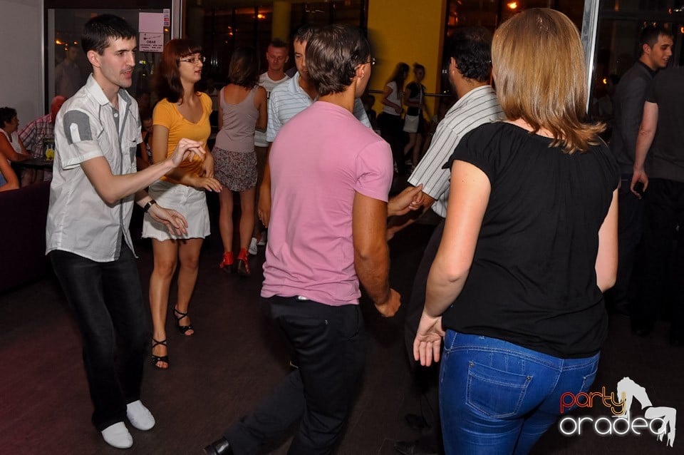 Seară de dans în Blondy's Art Café, 