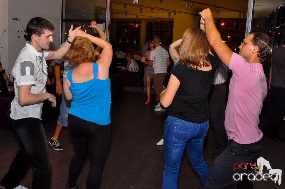 Seară de dans în Blondy's Art Café, 