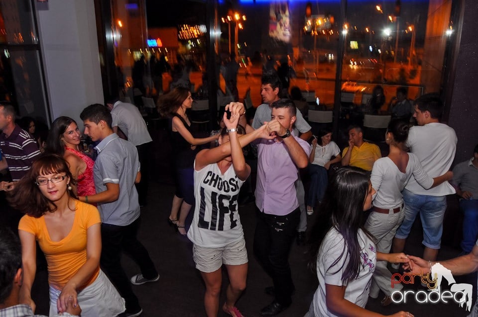 Seară de dans în Blondy's Art Café, 