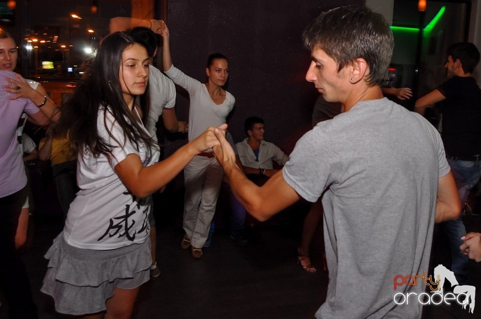 Seară de dans în Blondy's Art Café, 