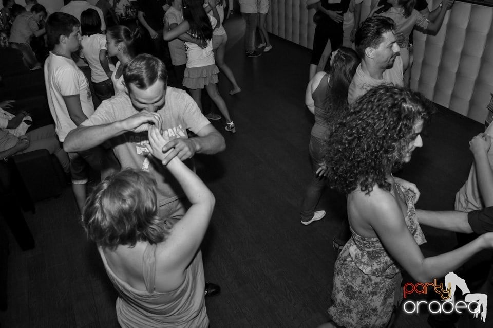 Seară de dans în Blondy's Art Café, 