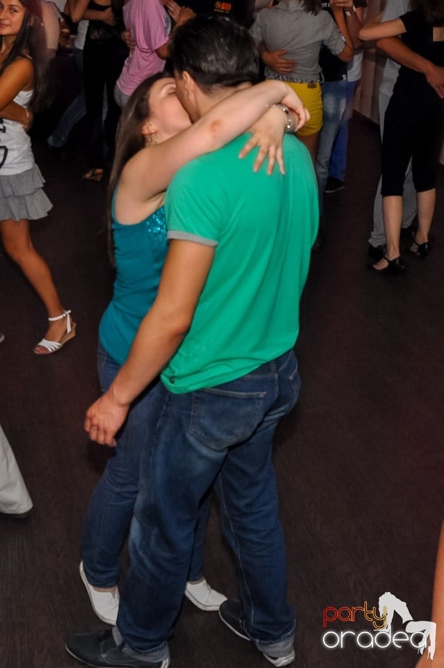 Seară de dans în Blondy's Art Café, 