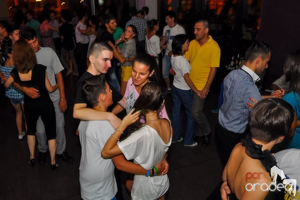 Seară de dans în Blondy's Art Café, 