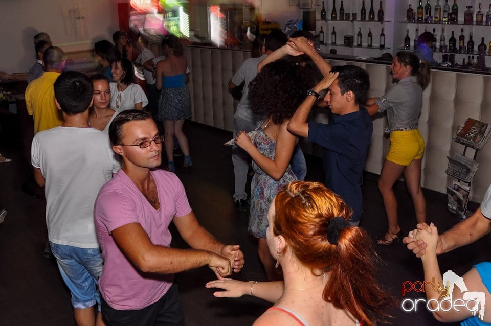 Seară de dans în Blondy's Art Café, 