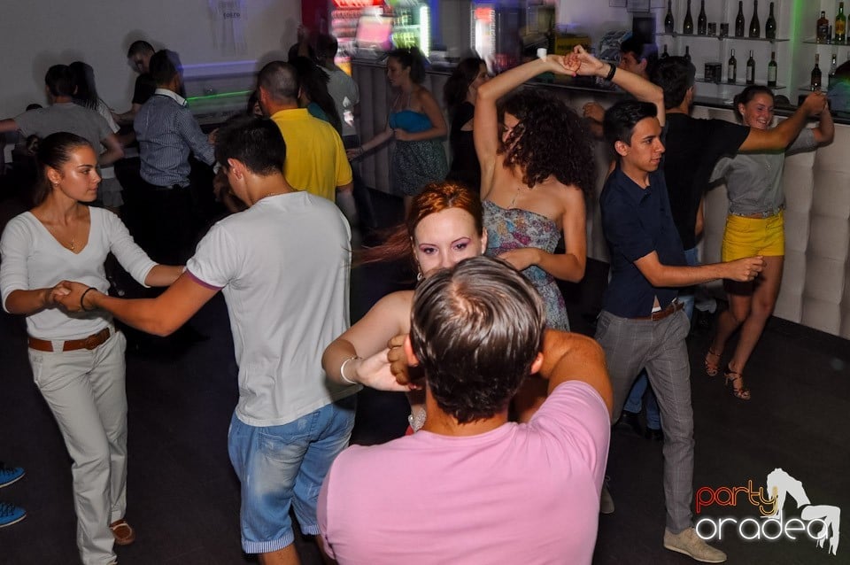 Seară de dans în Blondy's Art Café, 