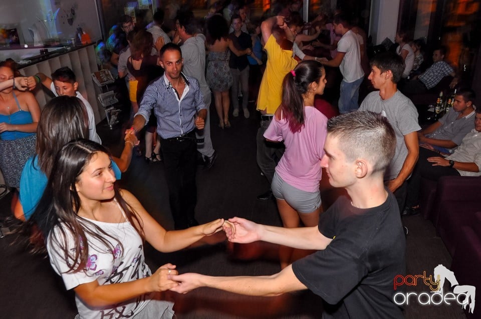 Seară de dans în Blondy's Art Café, 