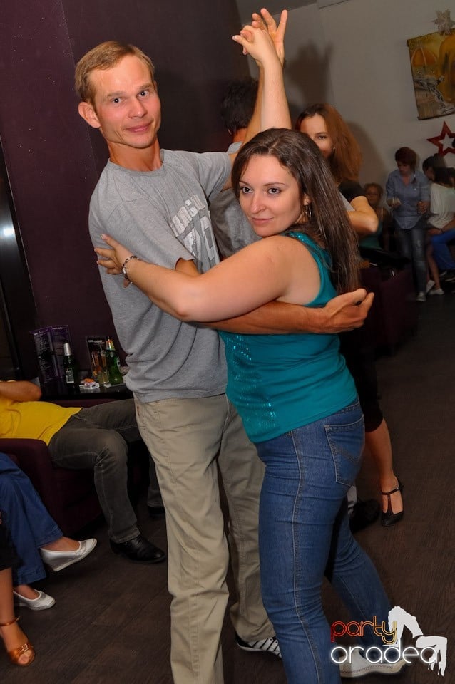 Seară de dans în Blondy's Art Café, 