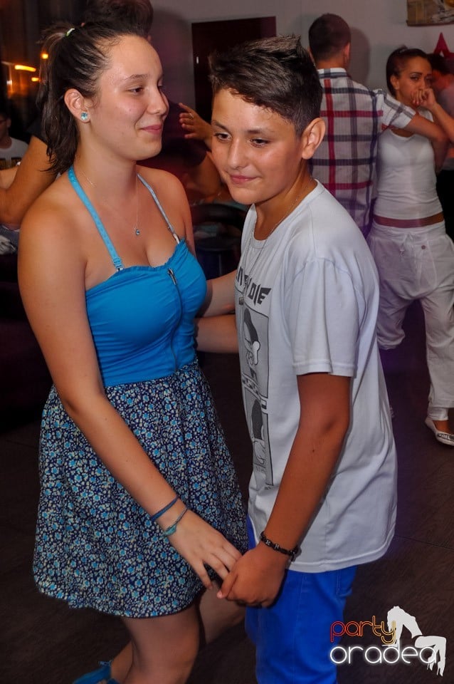 Seară de dans în Blondy's Art Café, 