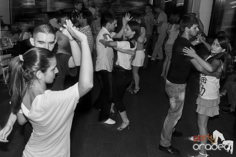 Seară de dans în Blondy's Art Café, 