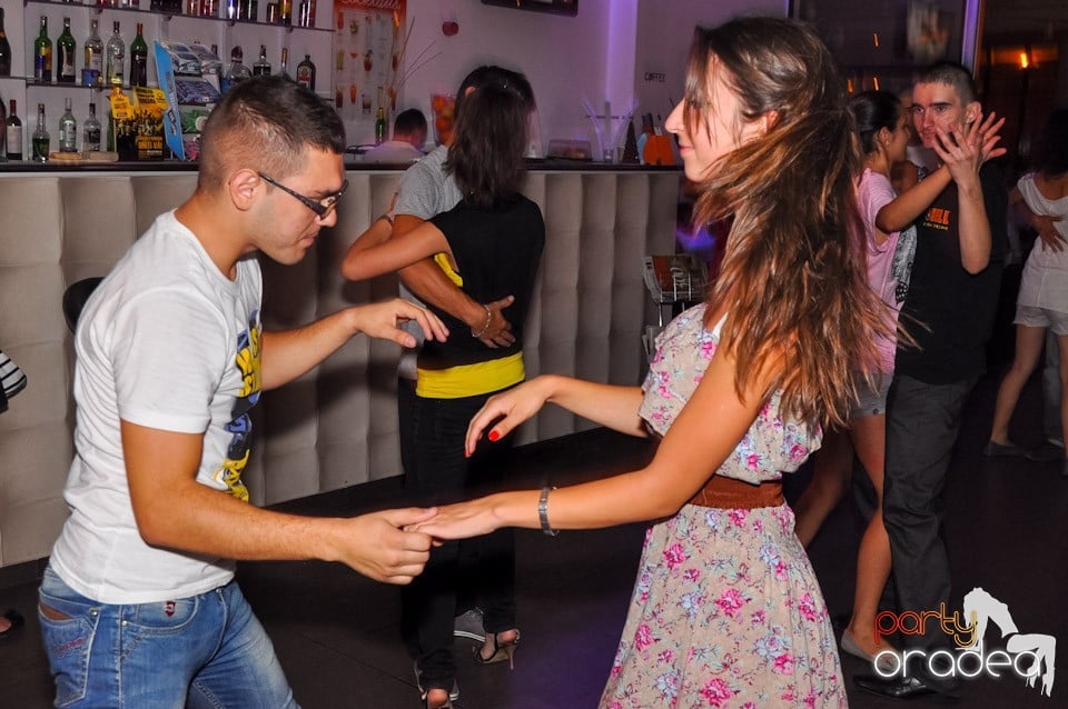 Seară de dans în Blondy's Art Café, 