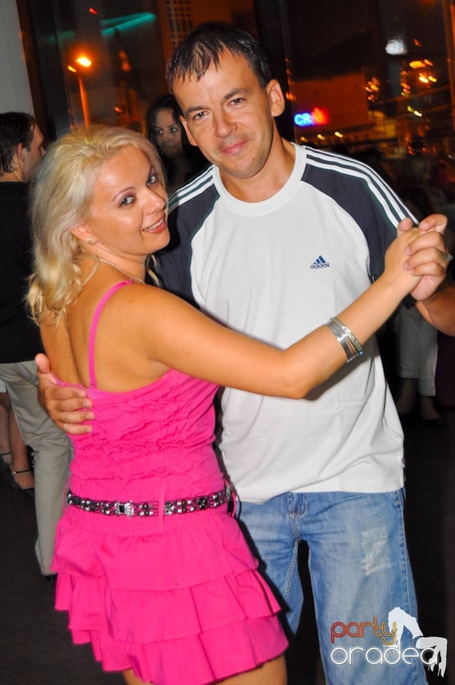 Seară de dans în Blondy's Art Café, 