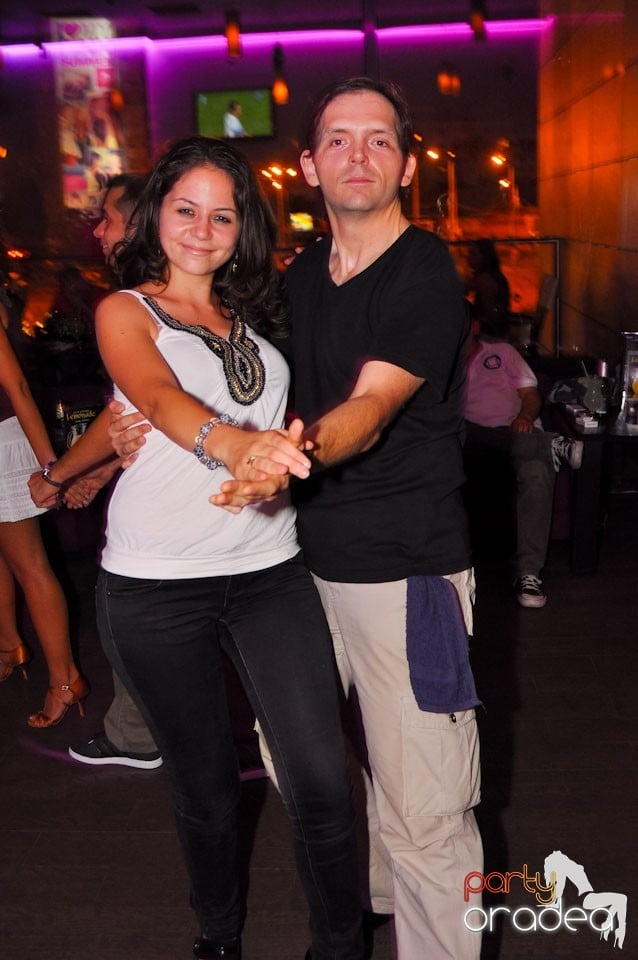 Seară de dans în Blondy's Art Café, 