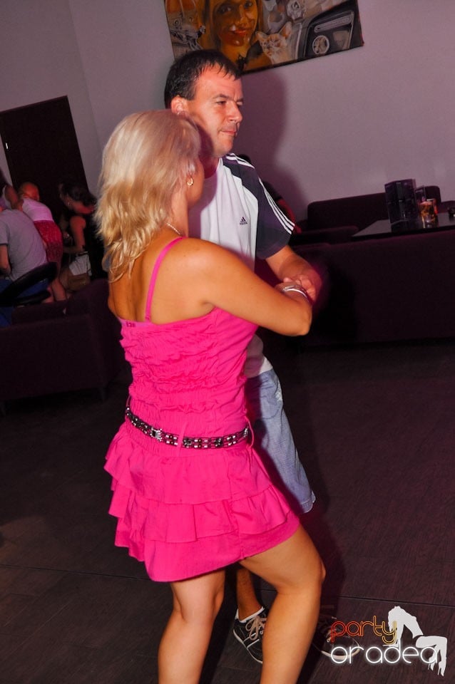 Seară de dans în Blondy's Art Café, 