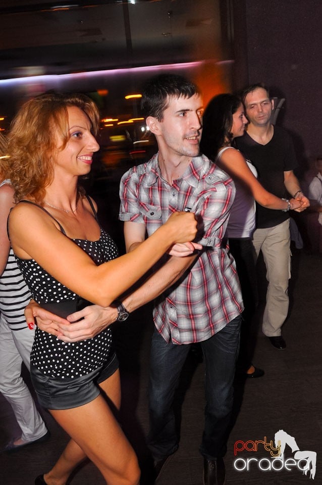 Seară de dans în Blondy's Art Café, 