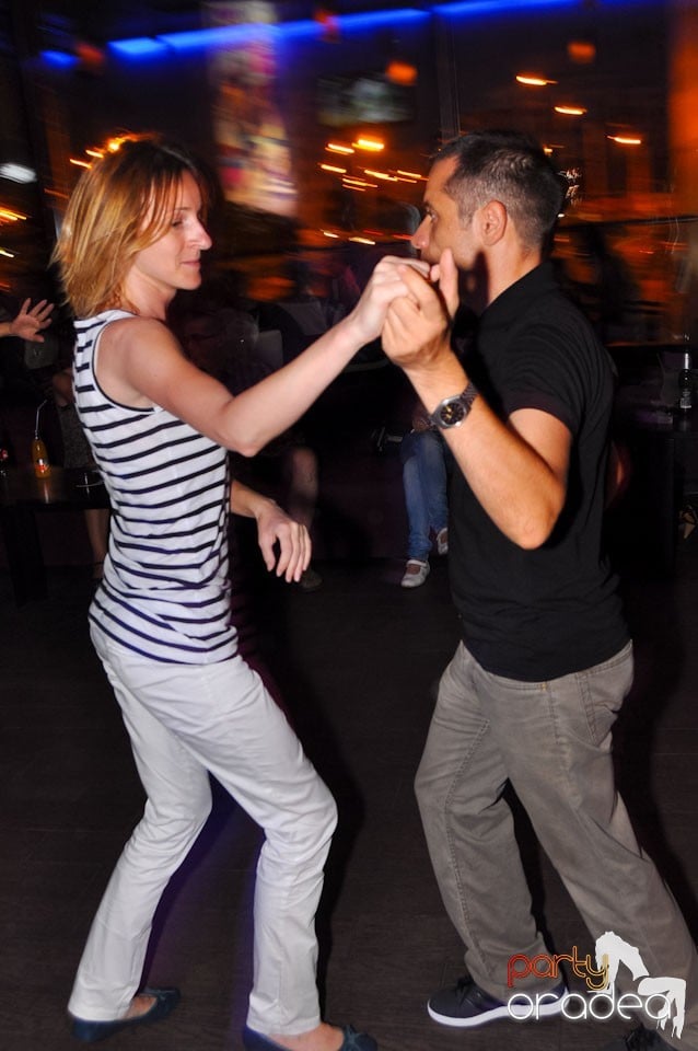 Seară de dans în Blondy's Art Café, 