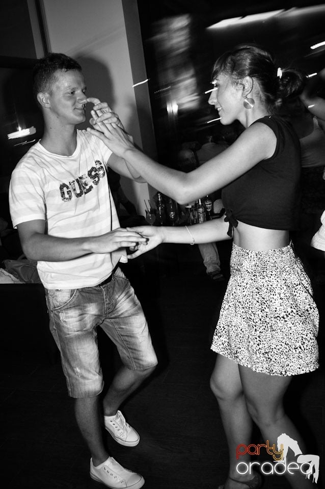 Seară de dans în Blondy's Art Café, 